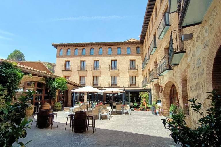 F08 Hotel Cienbalcones Daroca Zaragoza
