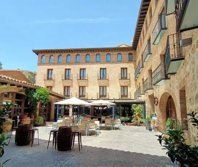 F08 Hotel Cienbalcones Daroca Zaragoza